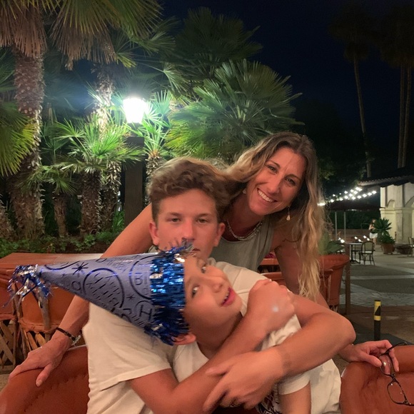 Meet your Posher, Wendi - Picture 2 of 2